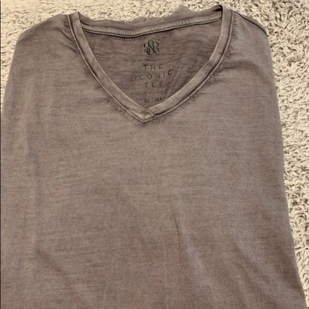 Rock & Republic Iconic V-Neck Tee XLT, LIKE NEW